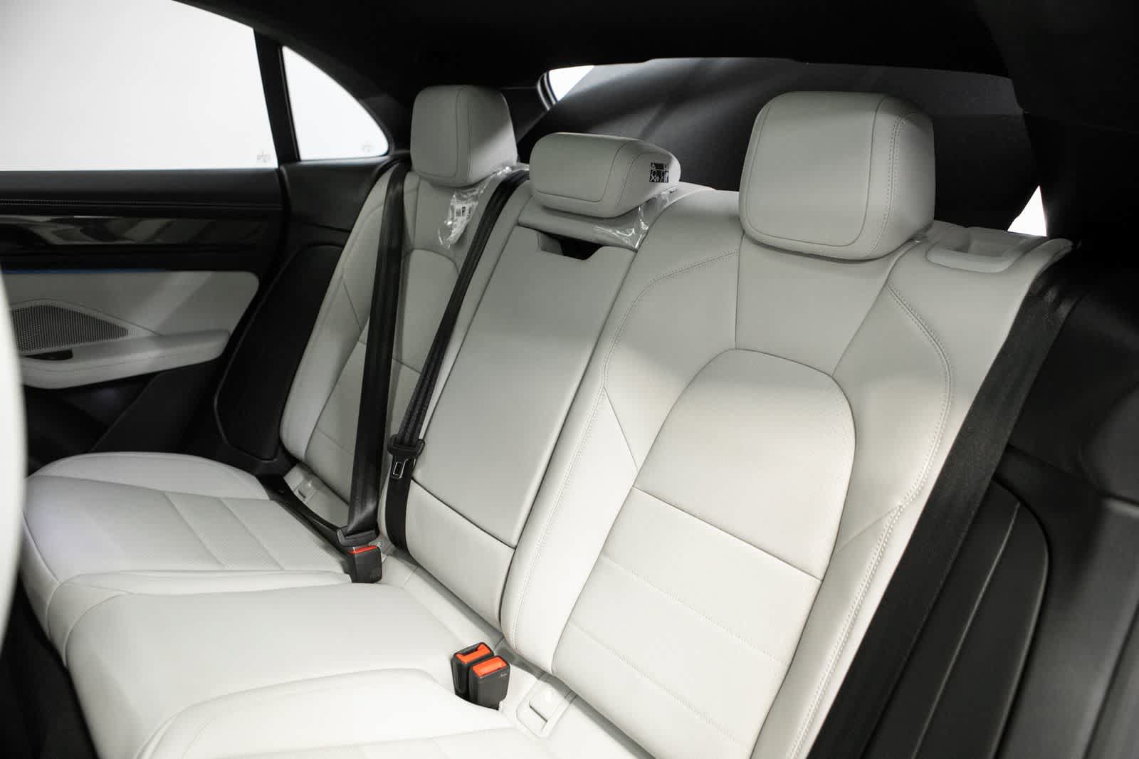 New 2026 Porsche Macan Turbo Electric AWD/4WD image 33