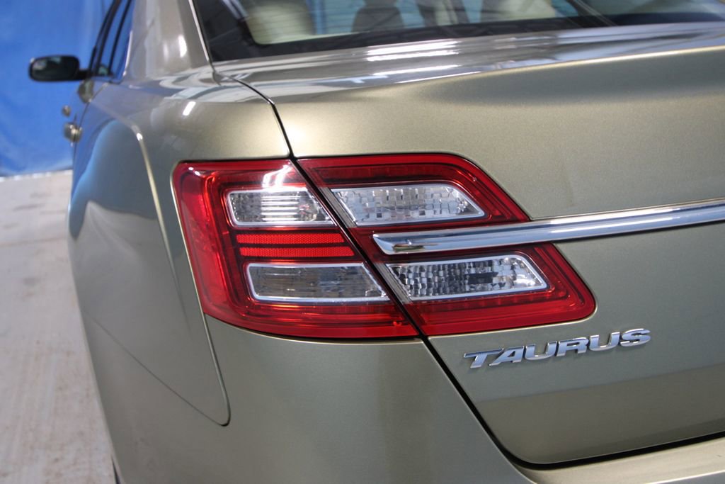 Used 2013 Ford Taurus SEL FWD image 32