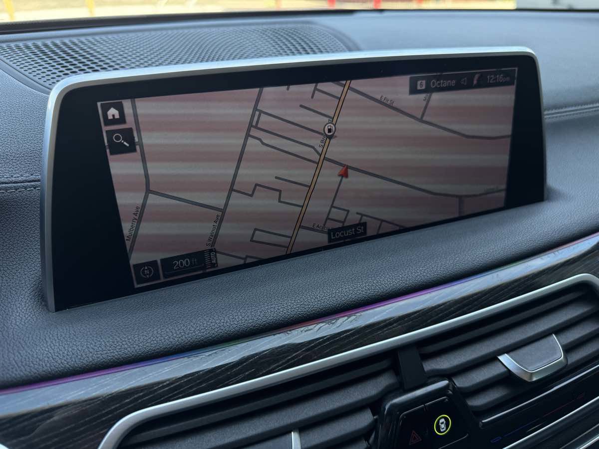 Used 2020 BMW 740i w/ M Sport Package image 27