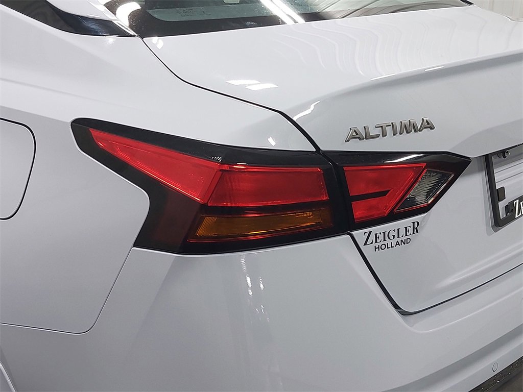 Used 2025 Nissan Altima 2.5 SR image 33