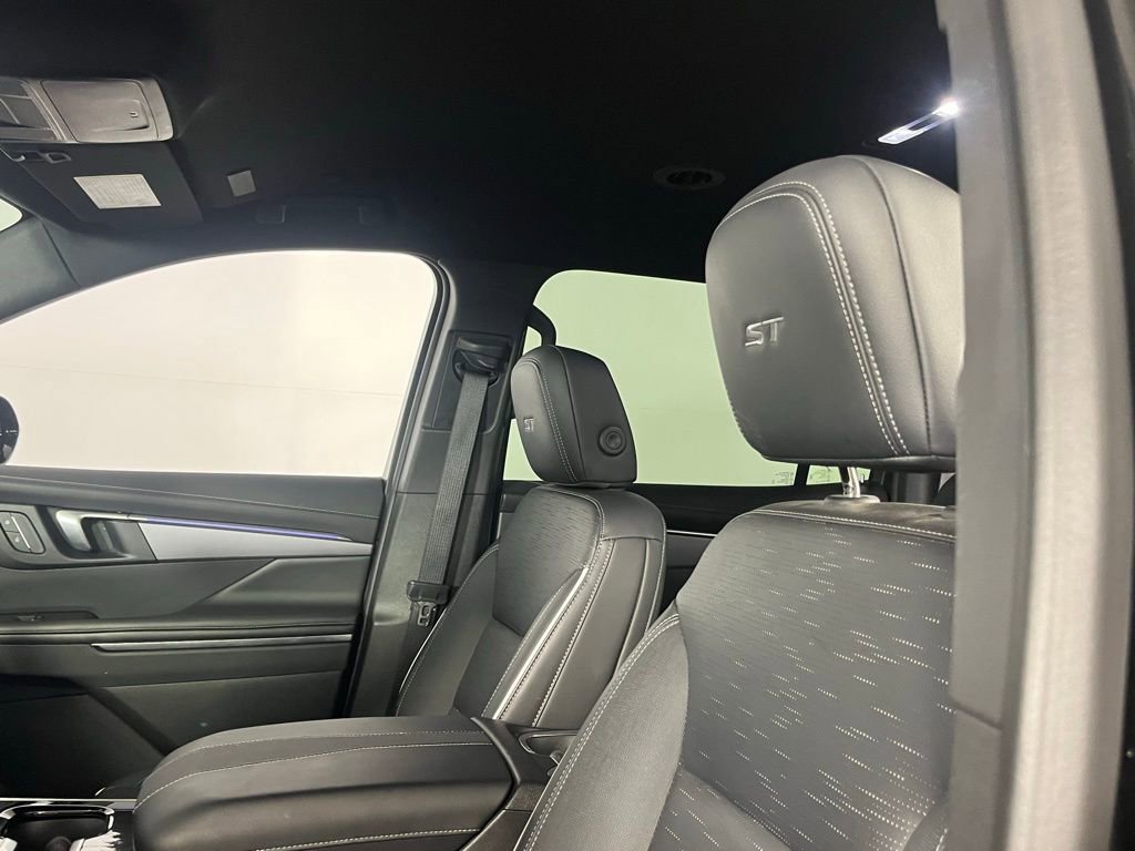 Used 2025 Buick Enclave Sport Touring image 26