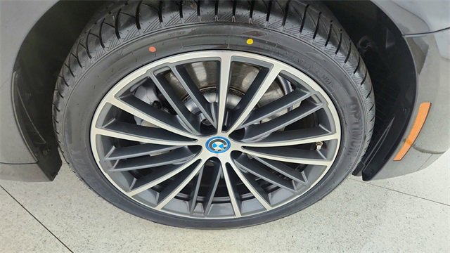 Used 2023 BMW 530e xDrive w/ Premium Package image 59