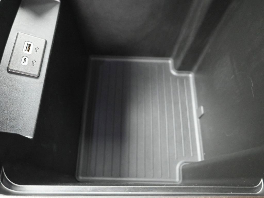 Used 2024 Chevrolet Suburban LT image 19