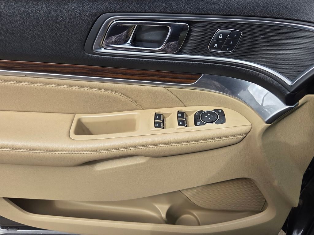 Used 2017 Ford Explorer Limited image 12