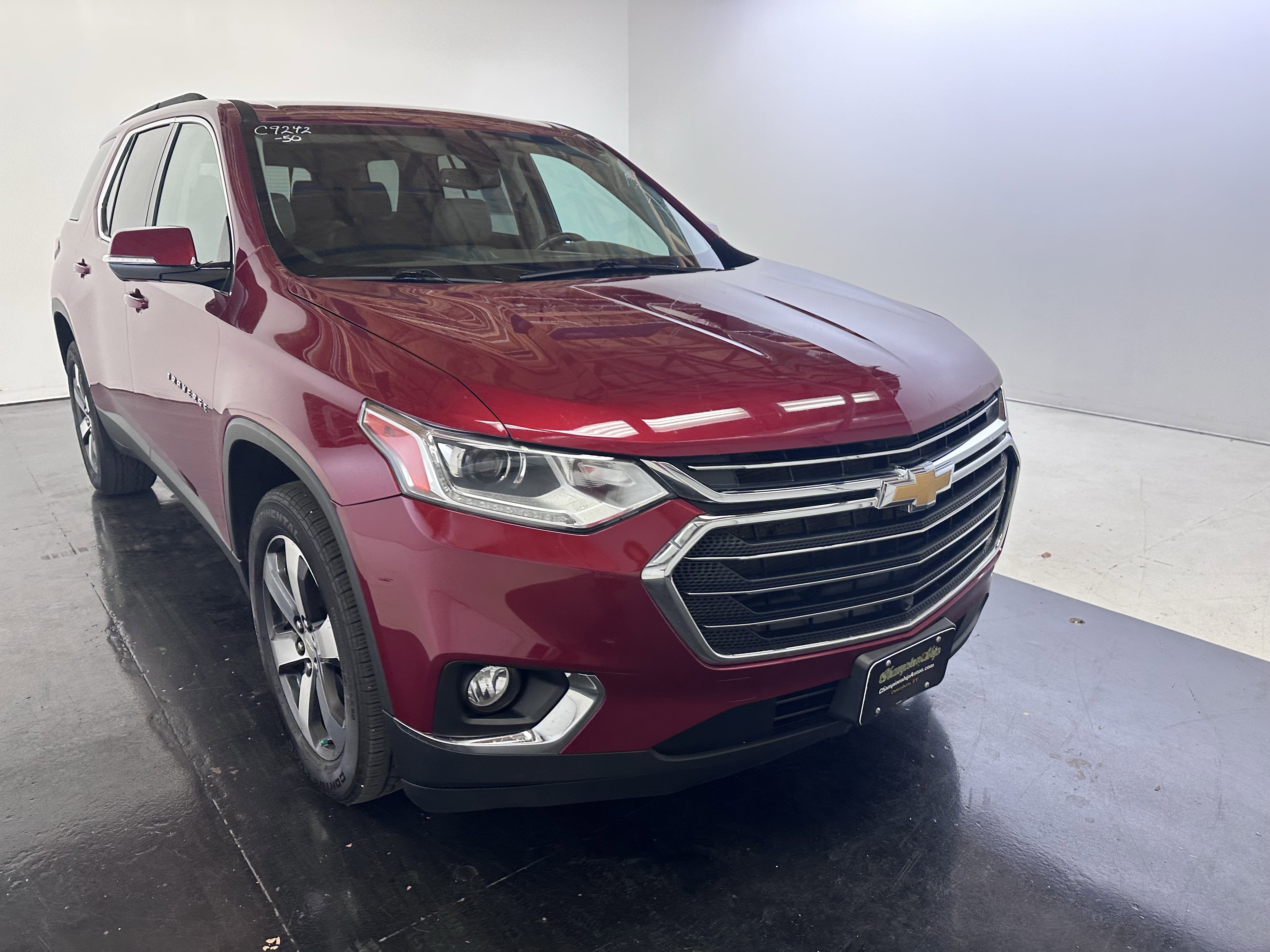 Used 2020 Chevrolet Traverse LT w/ LT Premium Package FWD image 4