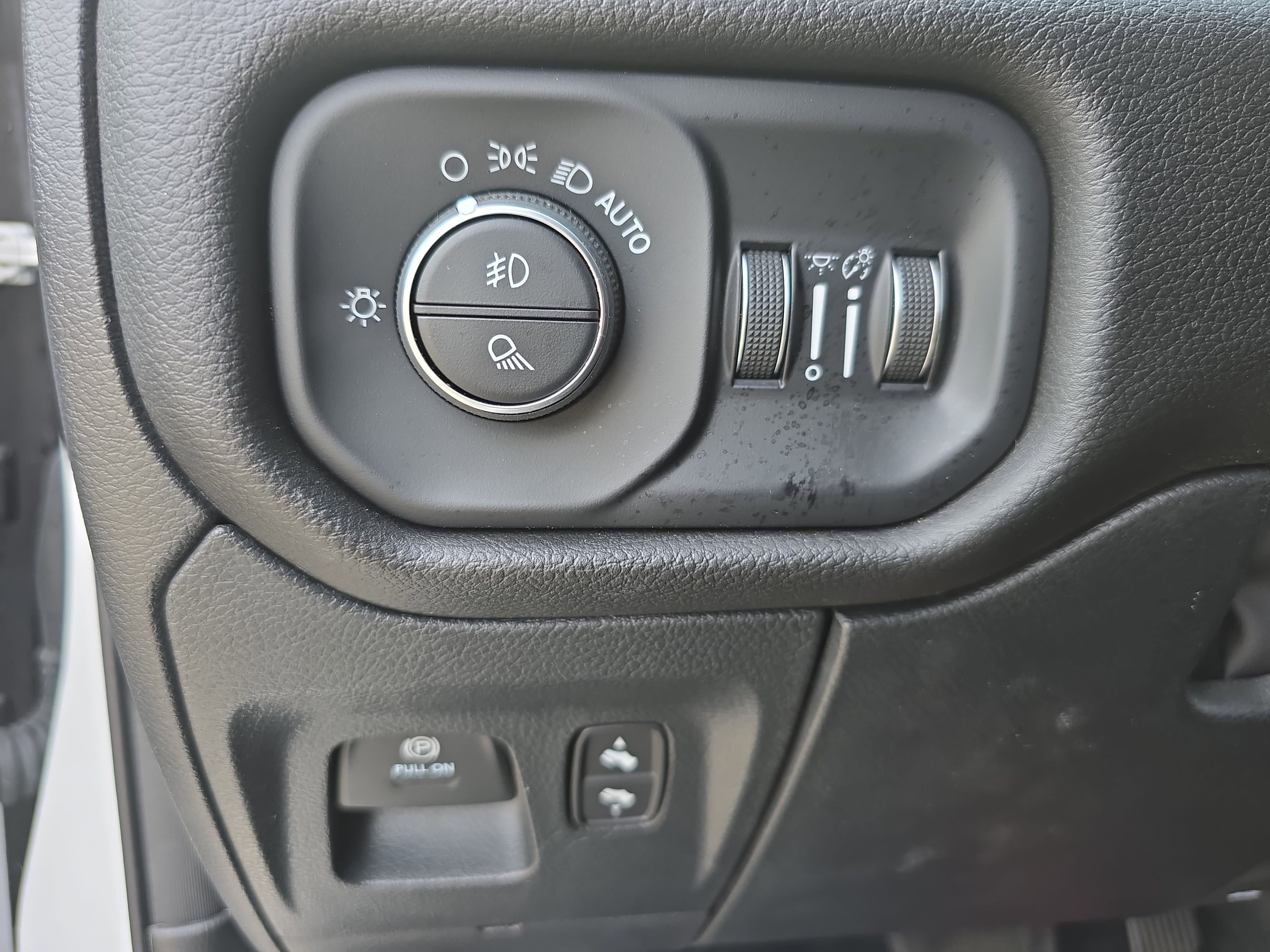 Used 2024 RAM 1500 Laramie image 26