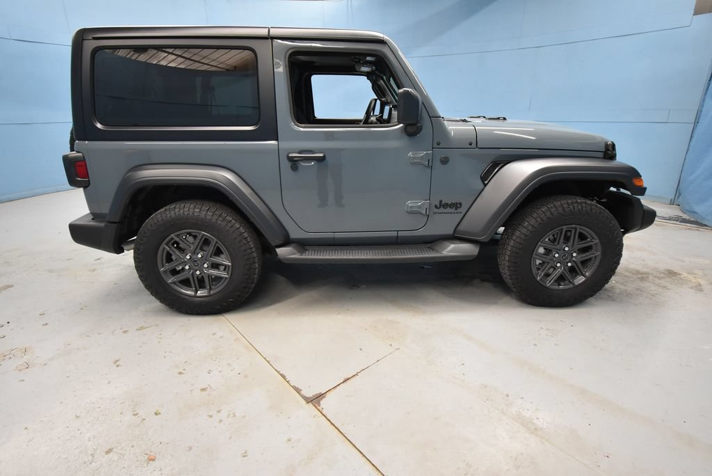 Used 2025 Jeep Wrangler Sport AWD/4WD image 32