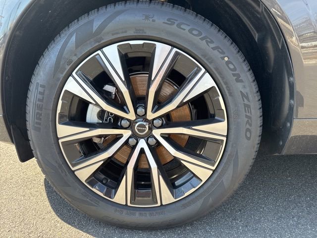 Certified 2025 Volvo XC60 B5 Plus image 9