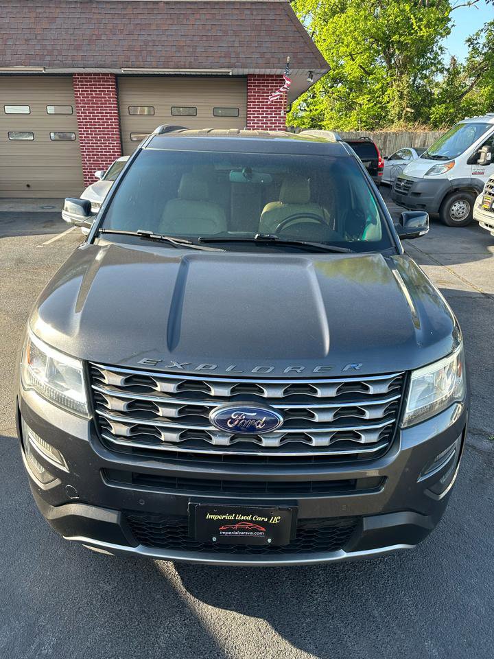 Used 2016 Ford Explorer XLT w/ Equipment Group 202A AWD/4WD image 11