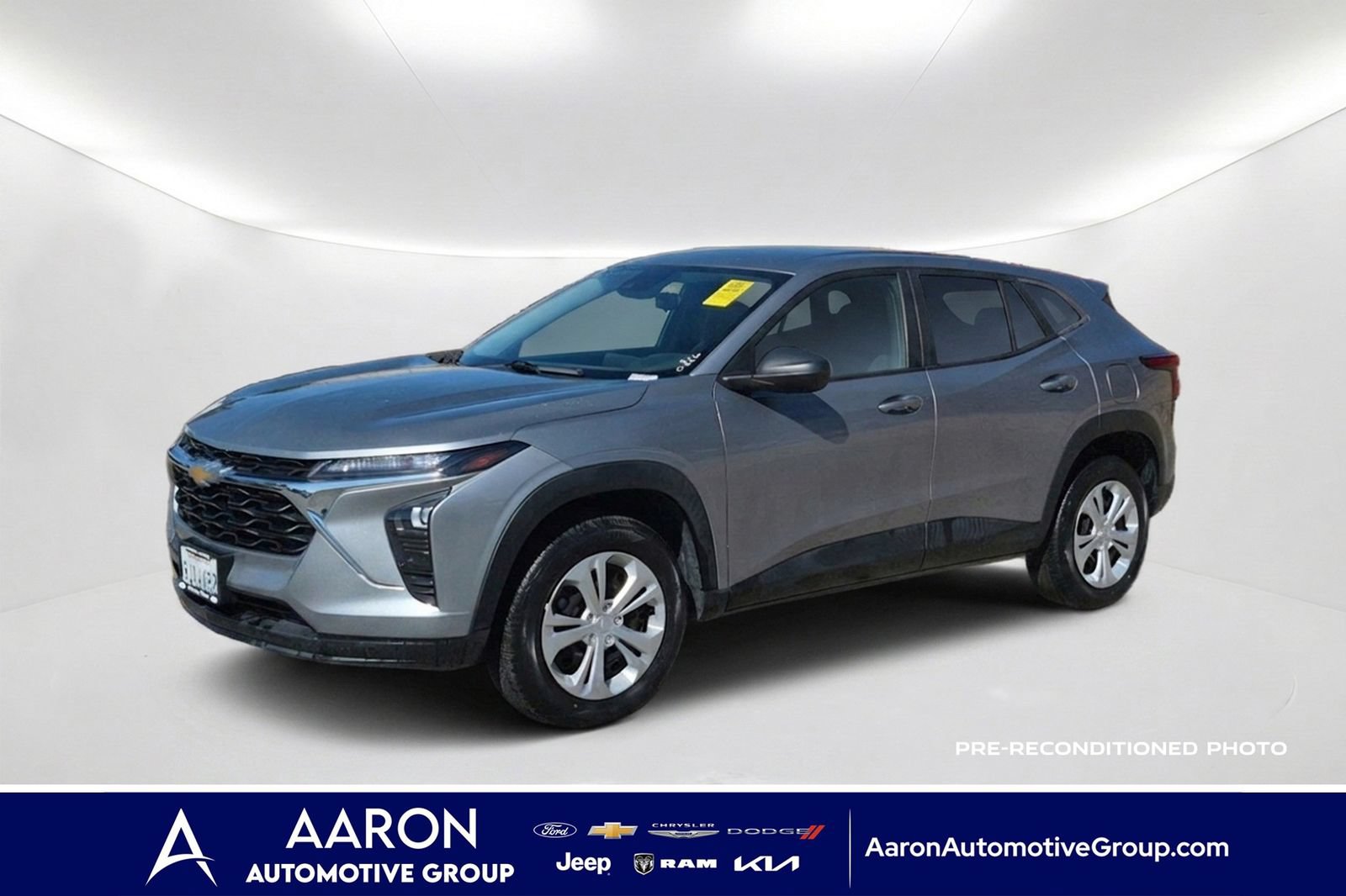 Used 2024 Chevrolet Trax LS FWD image 1