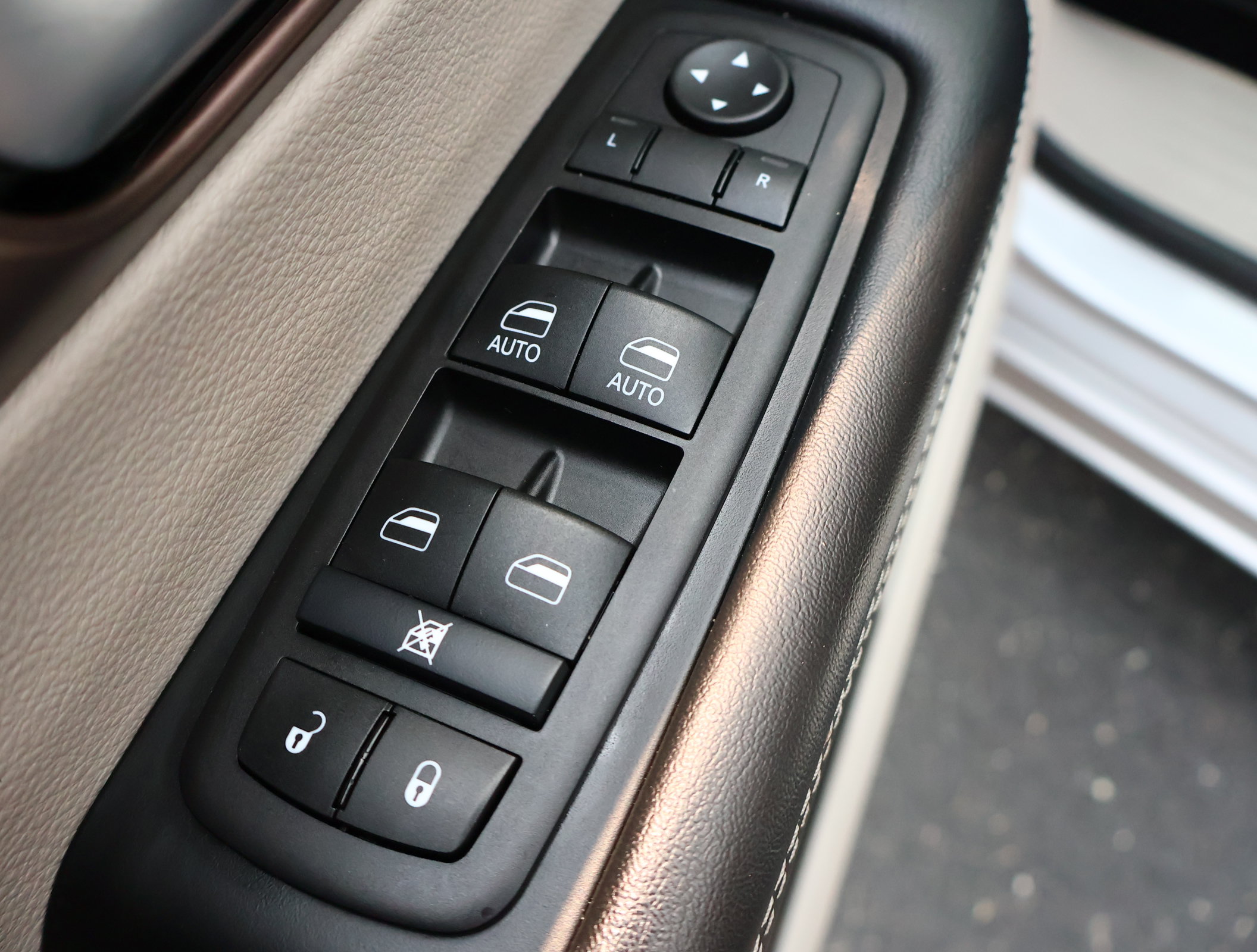 Used 2024 Chrysler Voyager LX FWD image 8