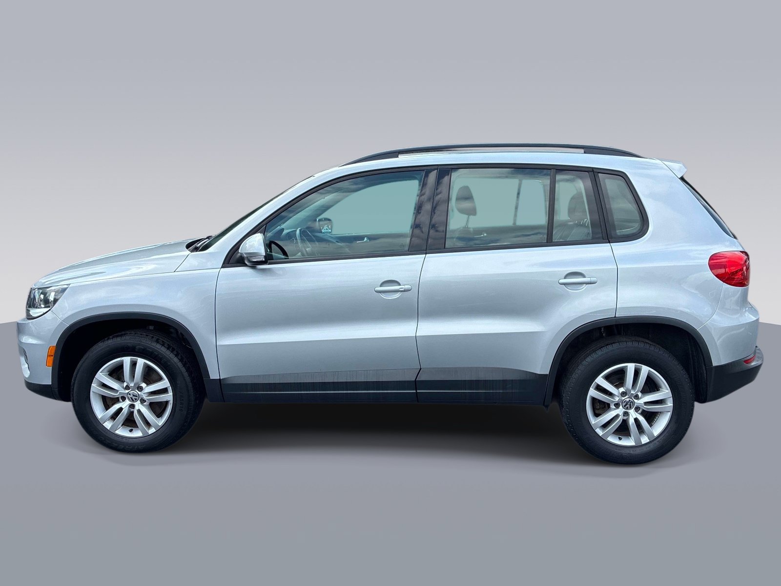 Used 2017 Volkswagen Tiguan S AWD/4WD image 4