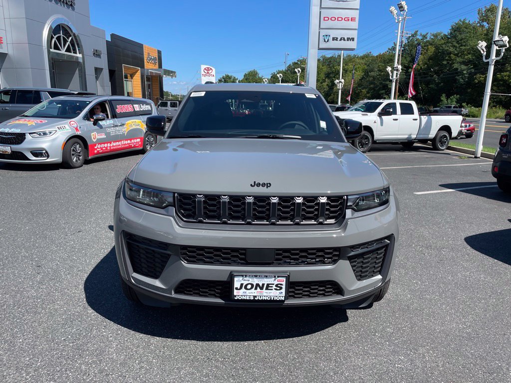 New 2027 Jeep Grand Cherokee Altitude AWD/4WD image 3