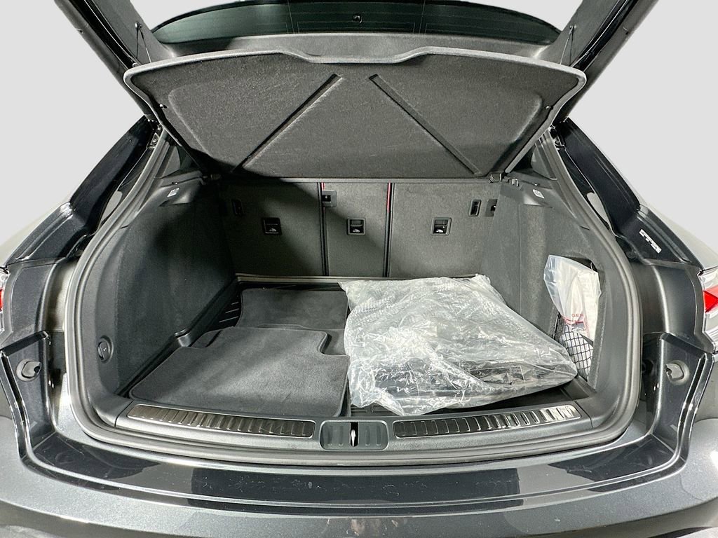 Certified 2026 Porsche Macan AWD/4WD image 29