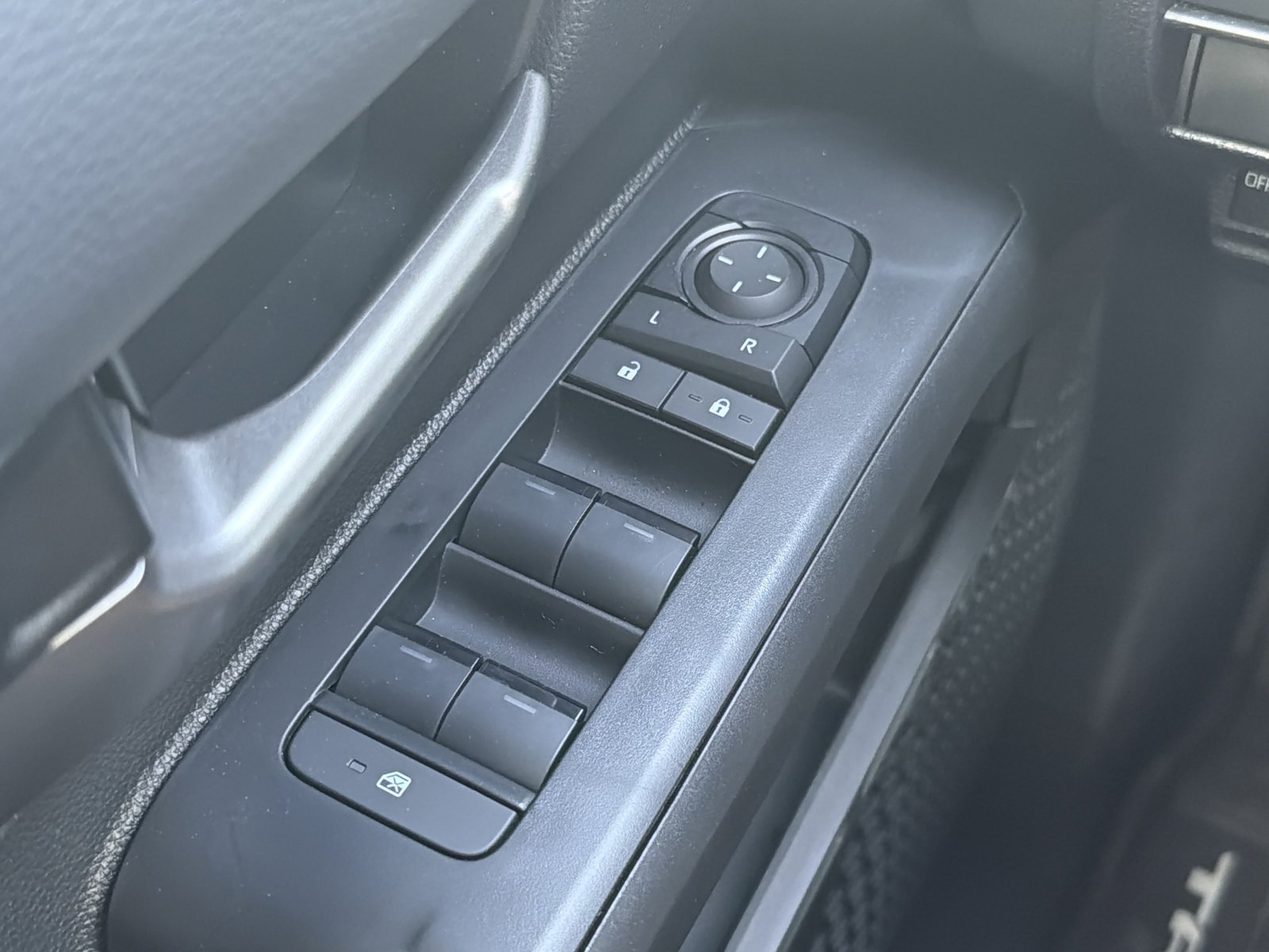 Used 2025 Toyota Tacoma Limited AWD/4WD image 18
