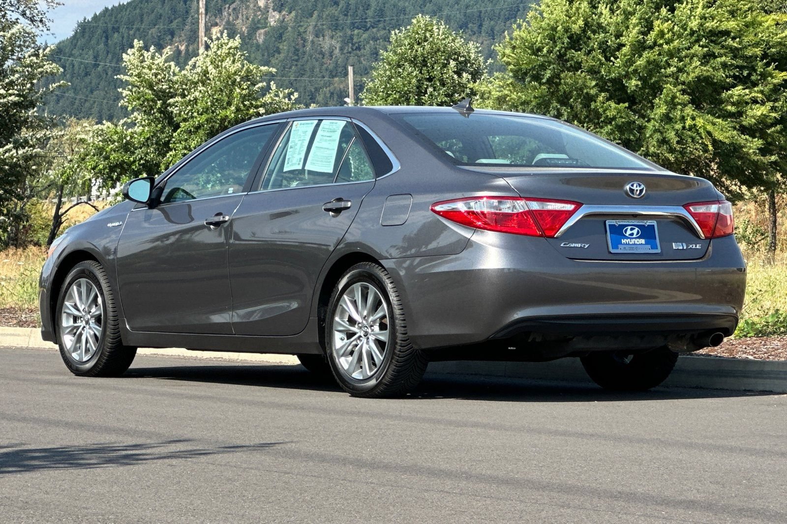 Used 2016 Toyota Camry XLE w/ Moonroof Package FWD image 5