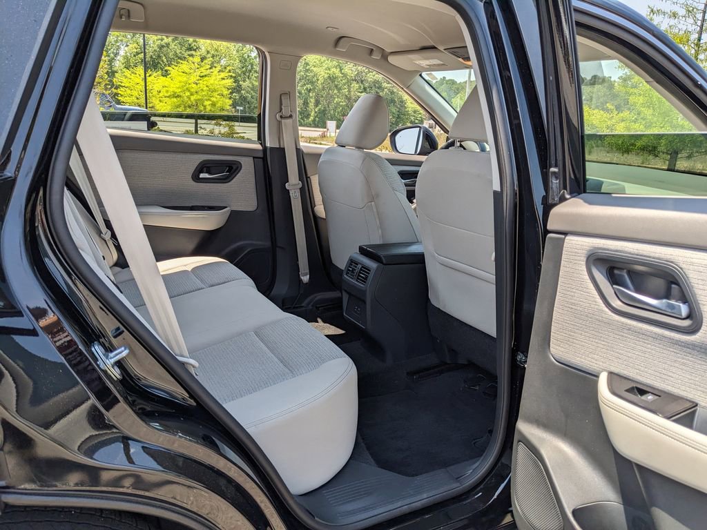 Used 2023 Nissan Rogue SV FWD image 40