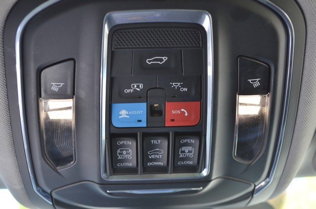 Used 2023 Jeep Grand Cherokee Limited image 32