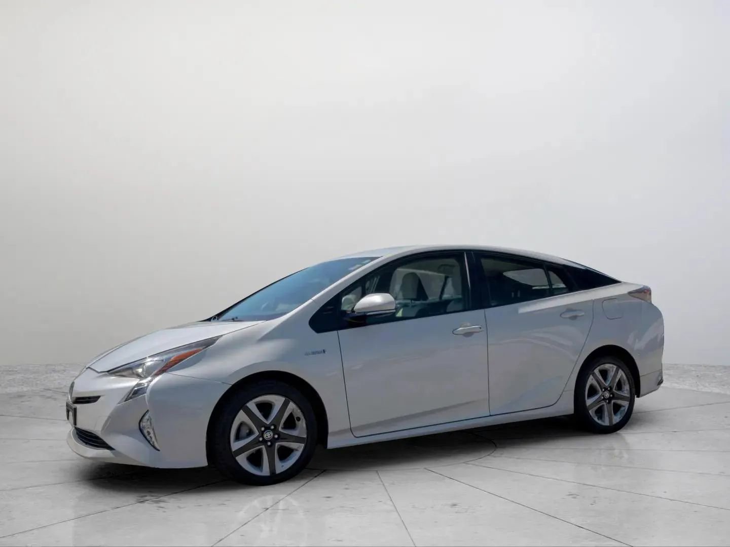 Used 2016 Toyota Prius Two image 2