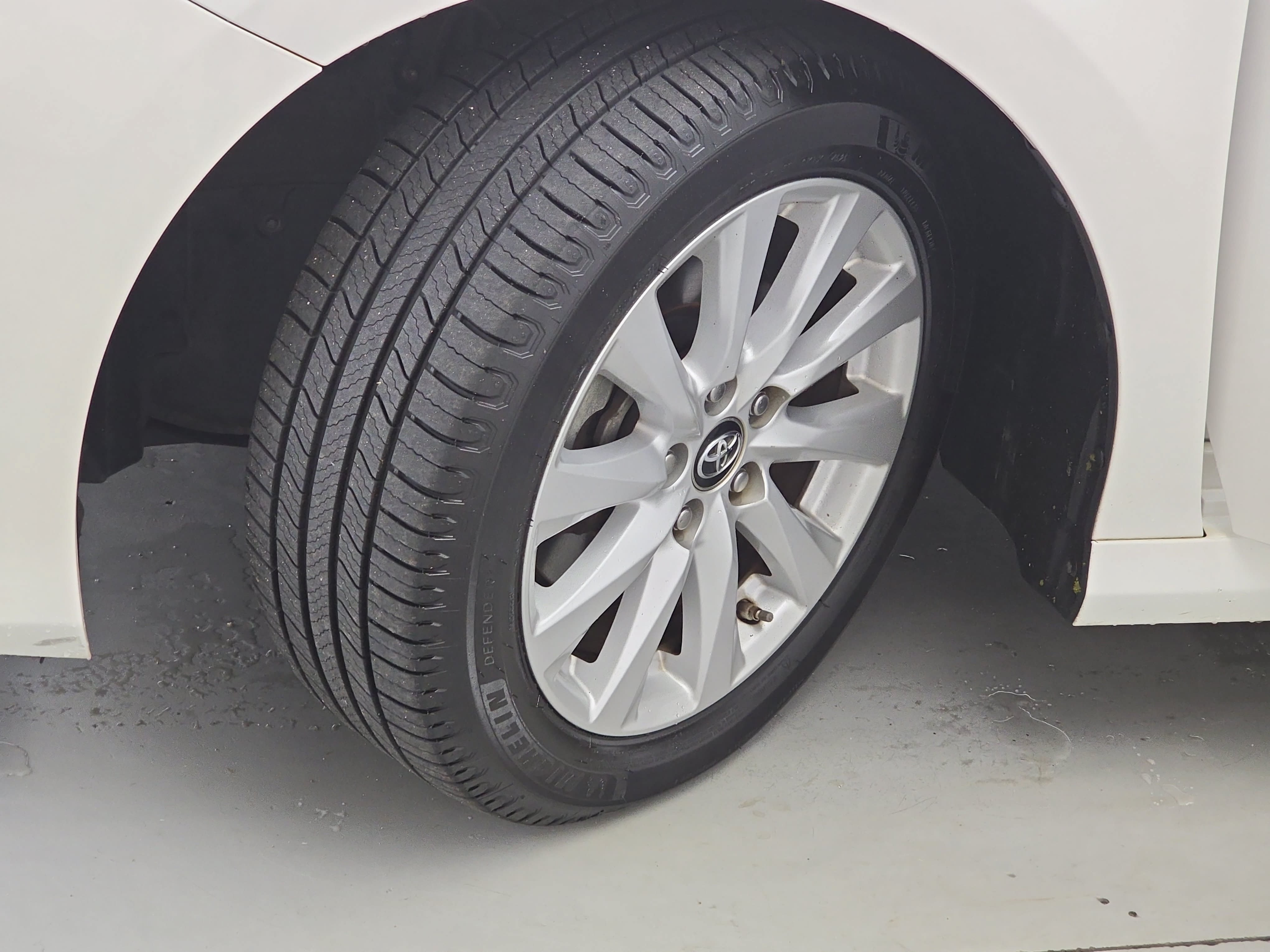 Used 2019 Toyota Camry LE FWD image 30