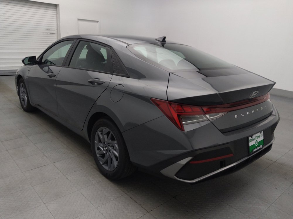 Used 2025 Hyundai Elantra Hybrid FWD image 5