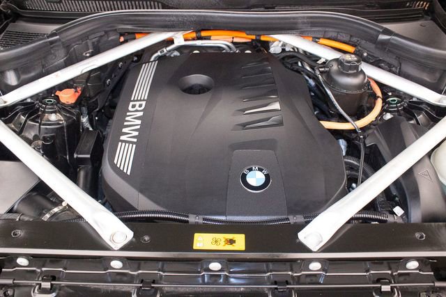 Used 2025 BMW X5 xDrive50e image 3