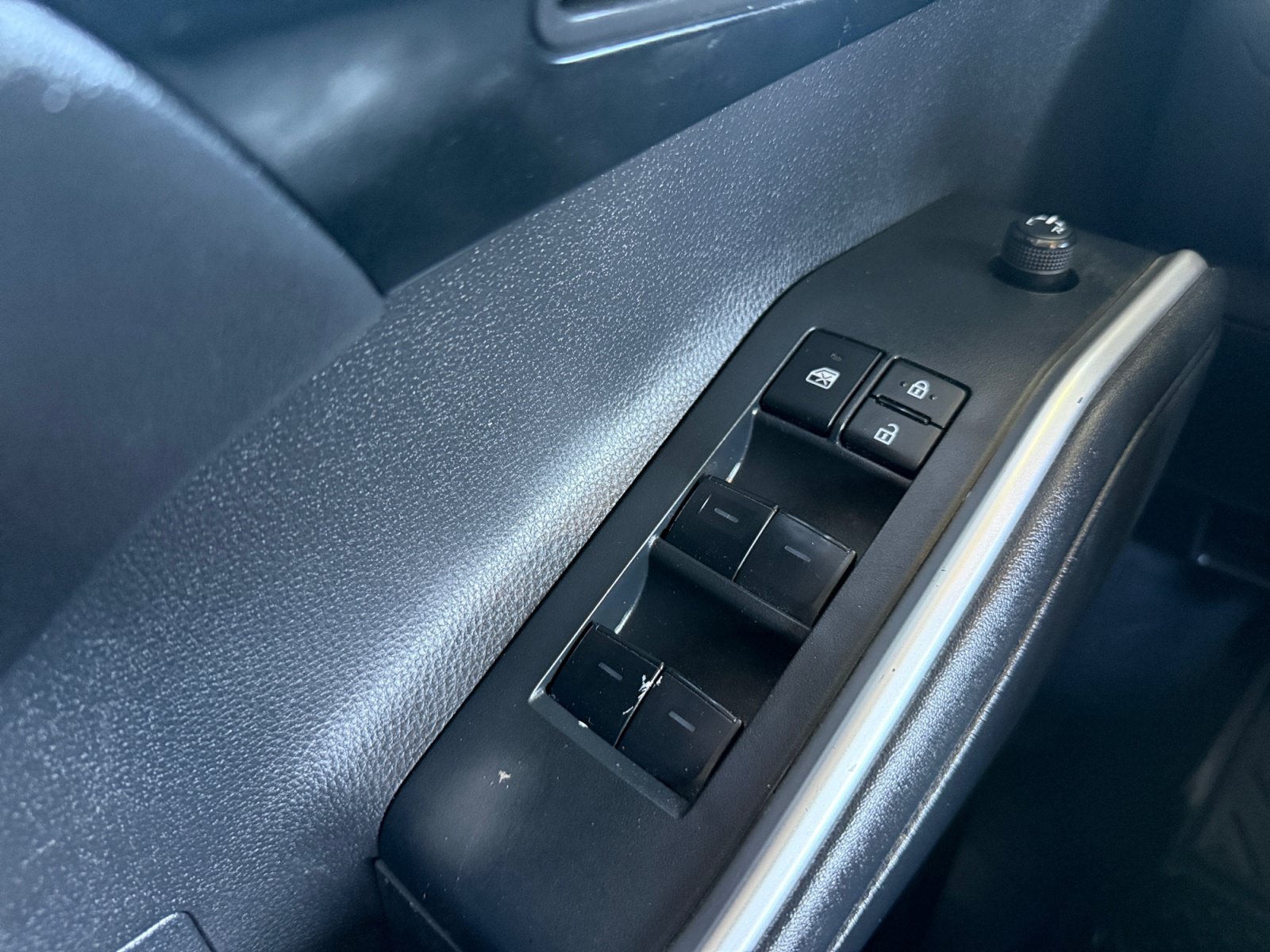 Used 2024 Toyota Highlander XLE FWD image 20