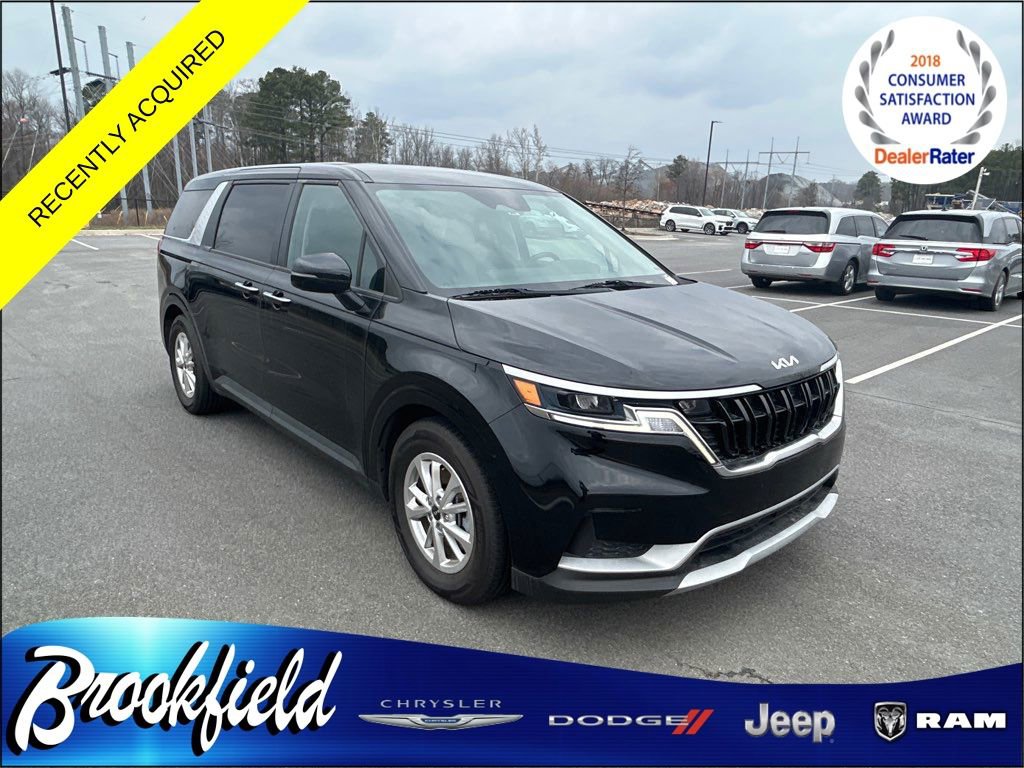 Used 2023 Kia Carnival LX image 2
