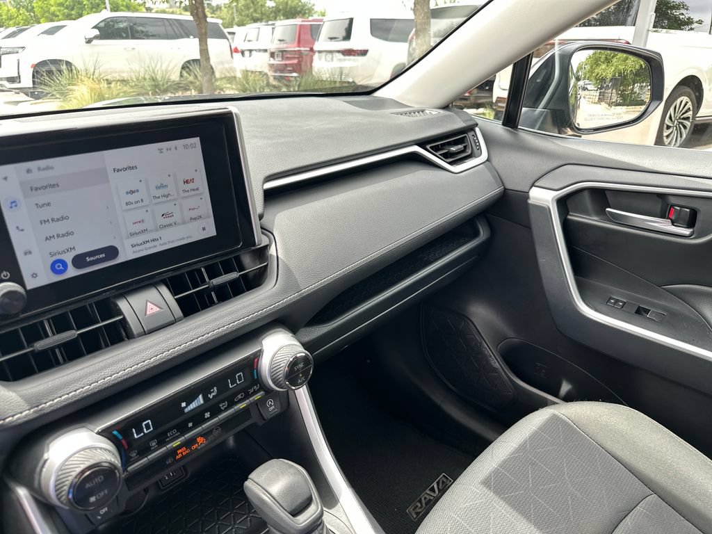 Used 2025 Toyota RAV4 XLE FWD image 24