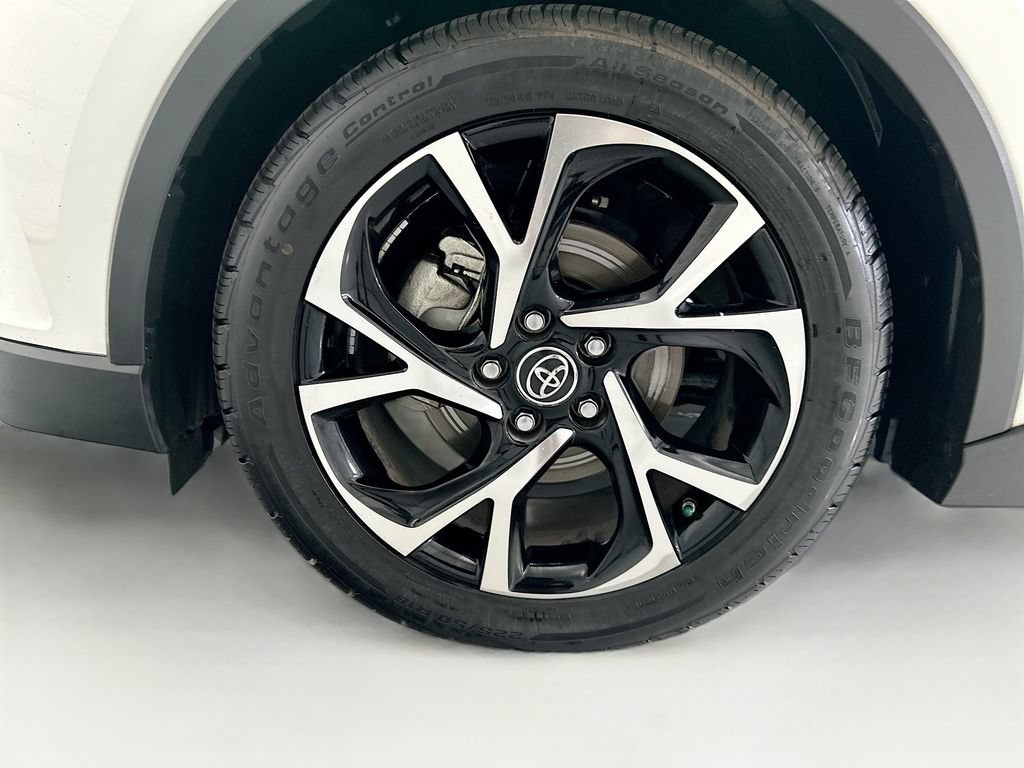 Used 2019 Toyota C-HR XLE FWD image 28