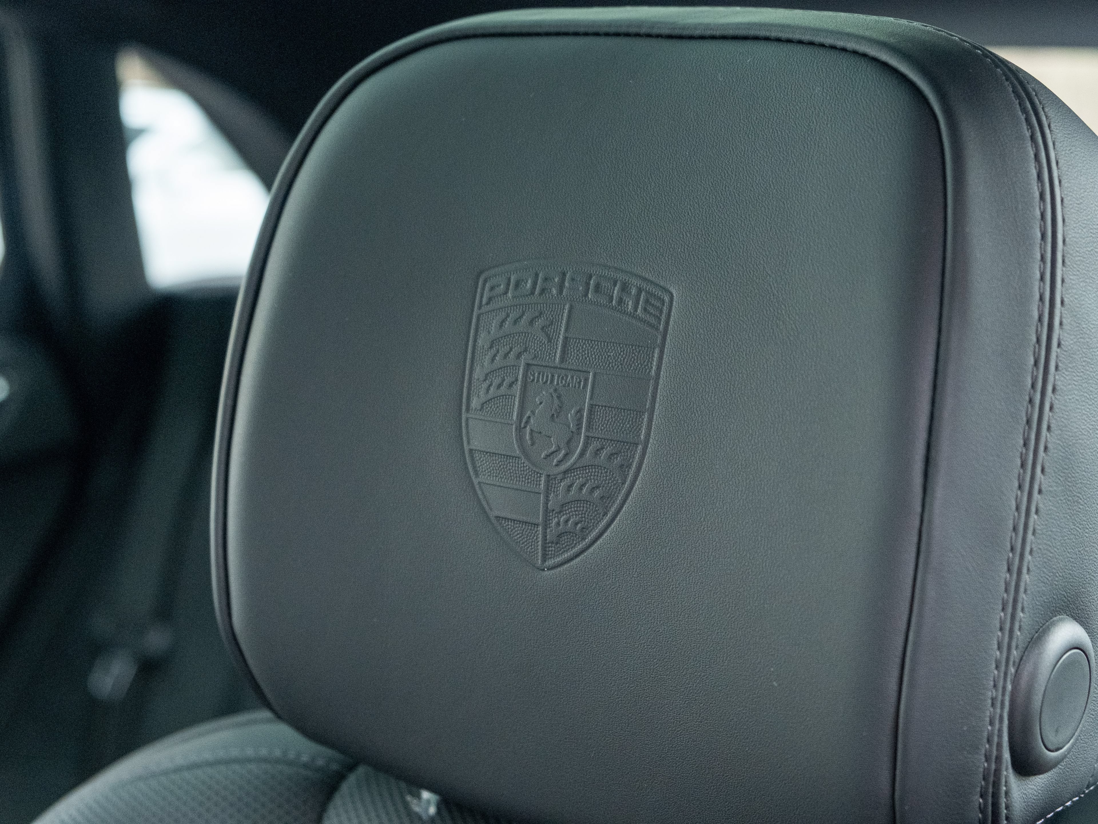 Certified 2026 Porsche Macan AWD/4WD image 41