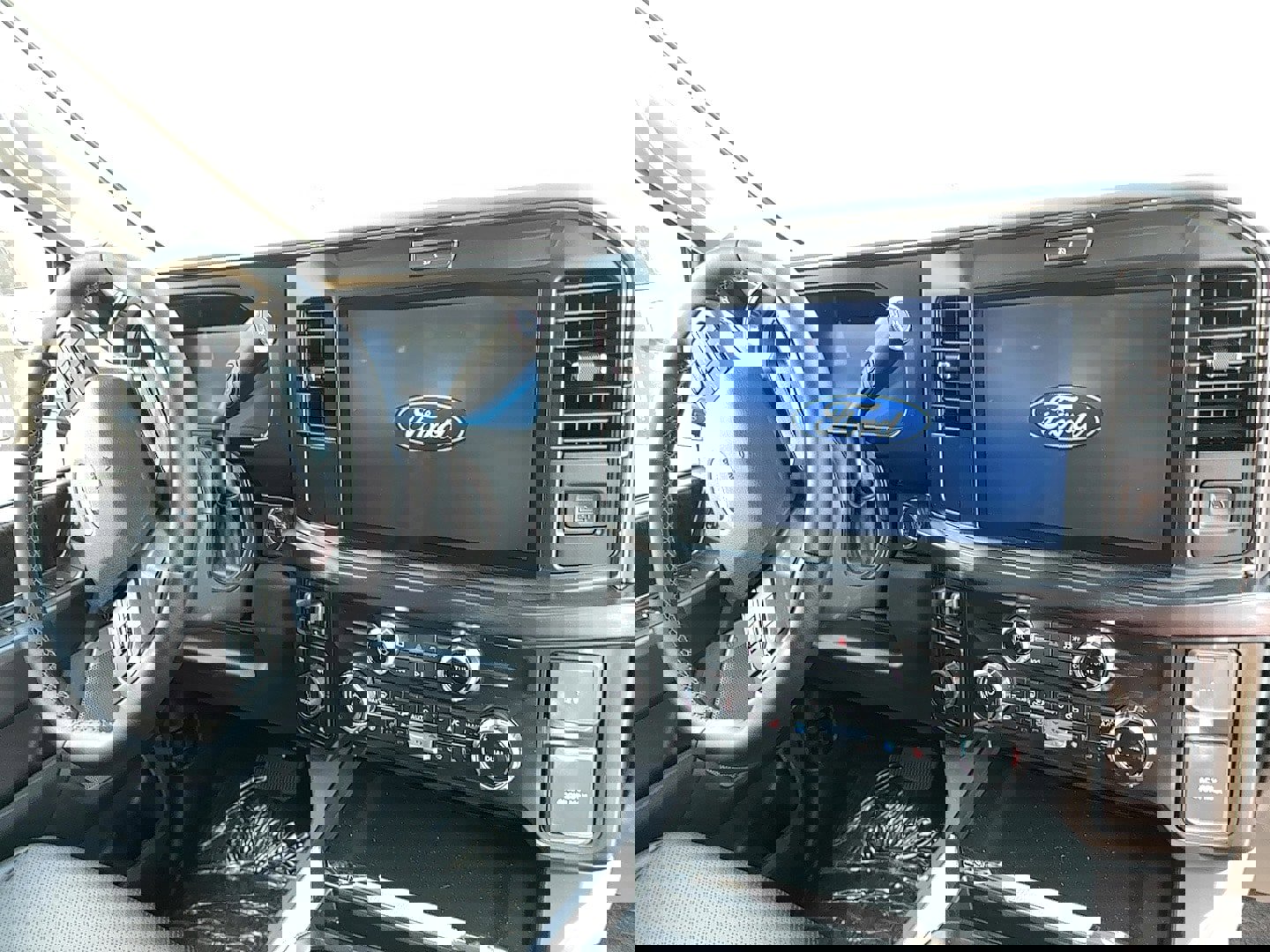 New 2025 Ford F450 Lariat image 16