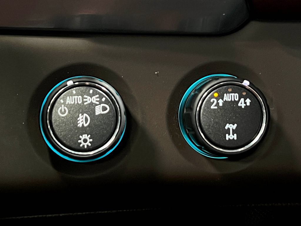 Used 2018 Chevrolet Suburban Premier AWD/4WD image 35