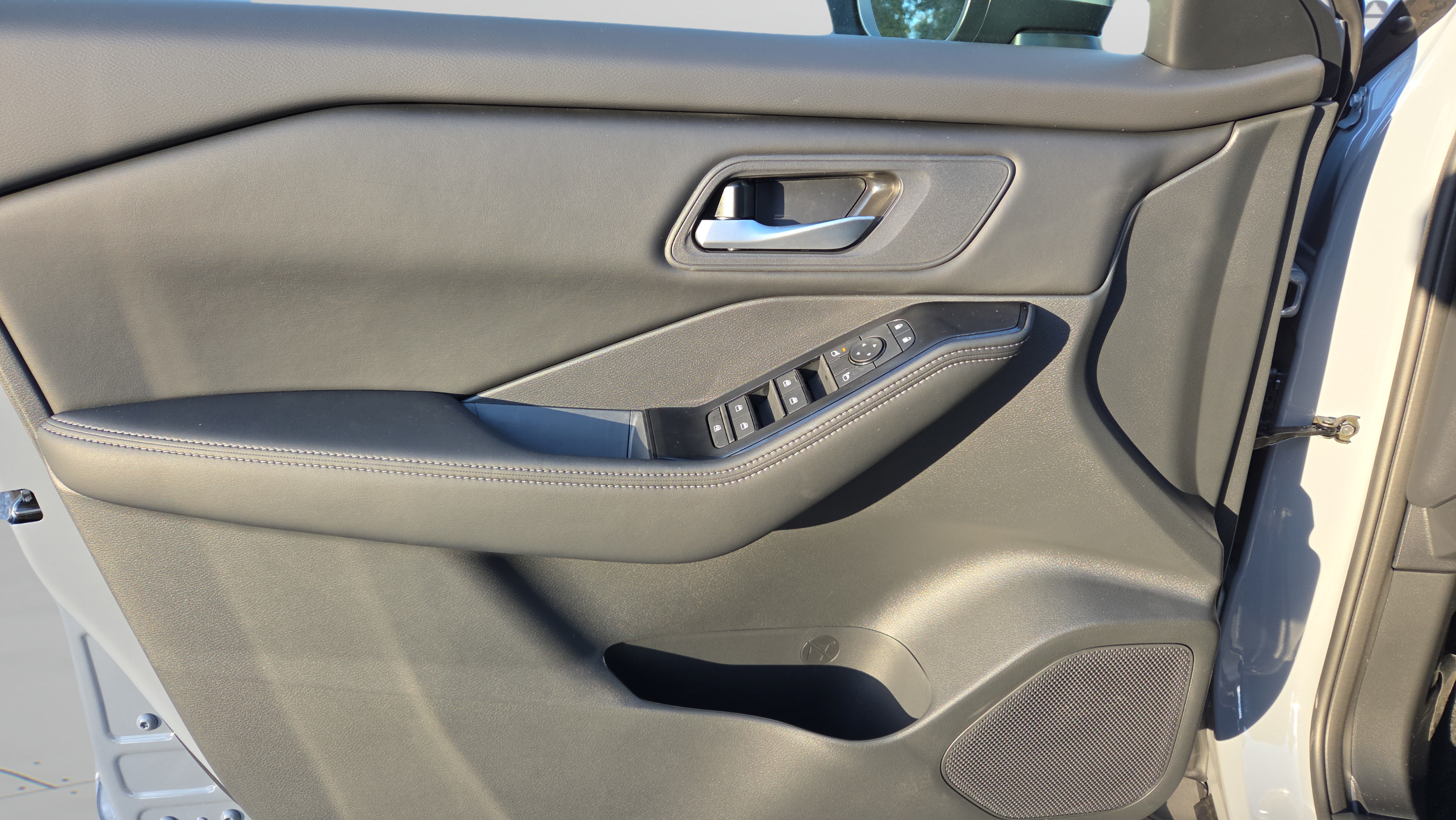 Used 2026 Nissan Rogue SV w/ Cold Weather Package FWD image 15