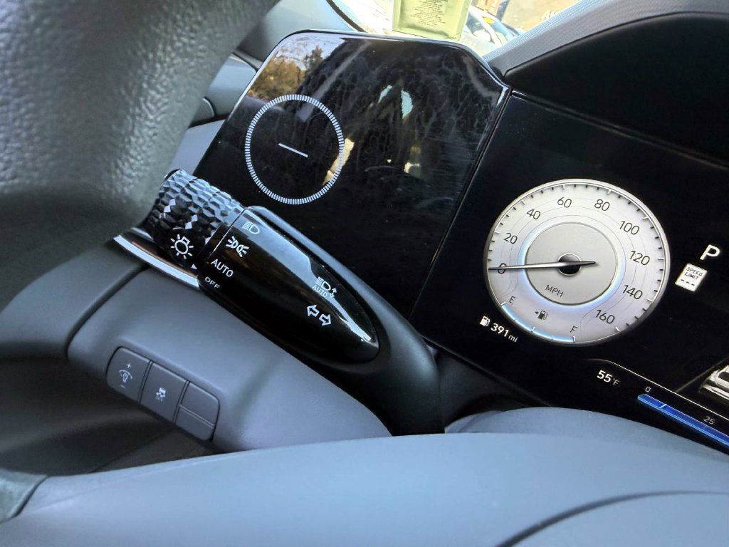 Certified 2024 Hyundai Elantra SEL FWD image 28
