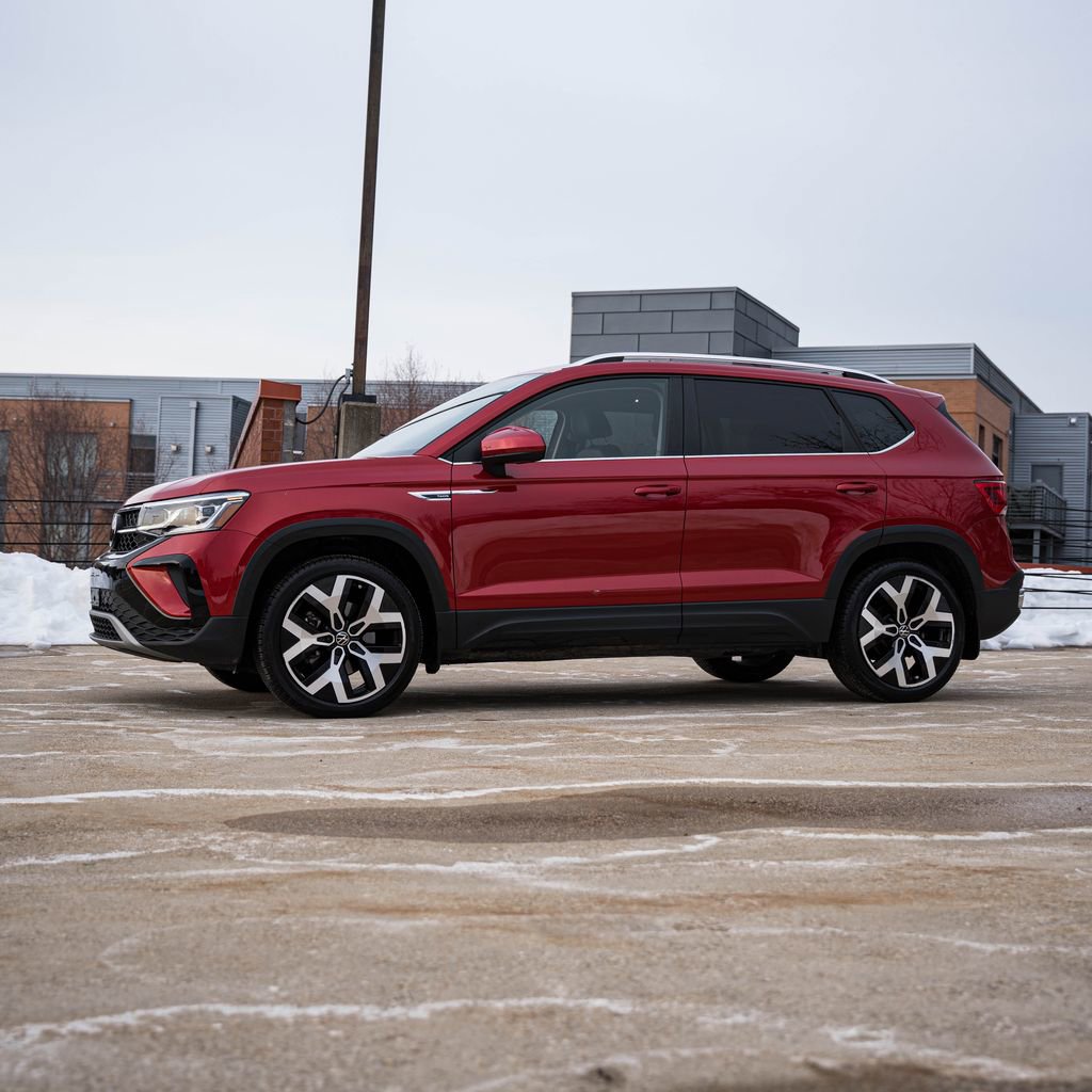 Certified 2023 Volkswagen Taos SEL image 3