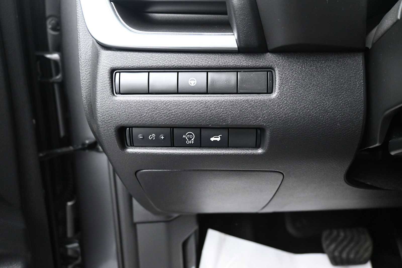 Used 2025 Nissan Rogue SV AWD/4WD image 11