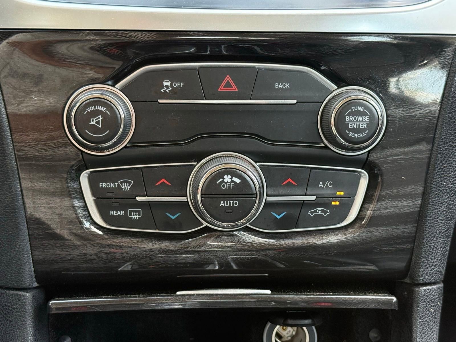 Used 2015 Chrysler 300 Limited w/ Driver Convenience Group image 47