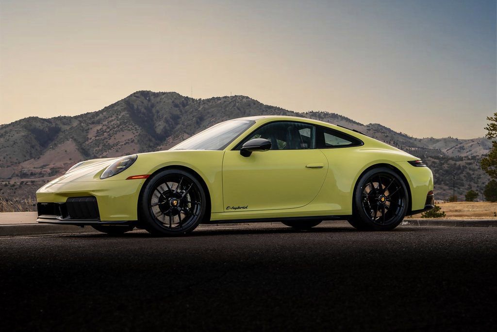 New 2026 Porsche 911 Carrera GTS image 2