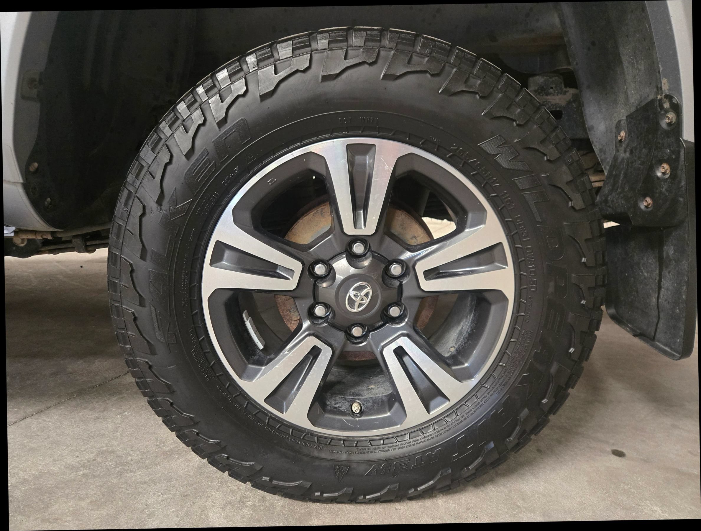 Used 2019 Toyota Tacoma TRD Sport AWD/4WD image 9