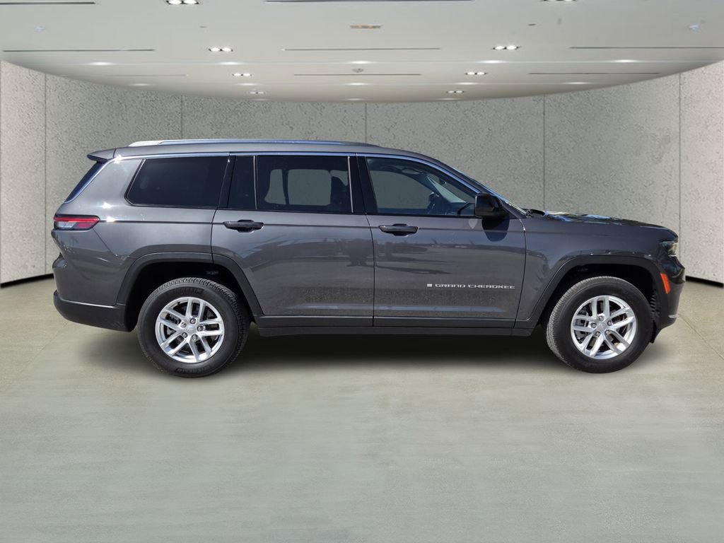 Used 2021 Jeep Grand Cherokee L Laredo w/ Luxury Tech Group I image 2
