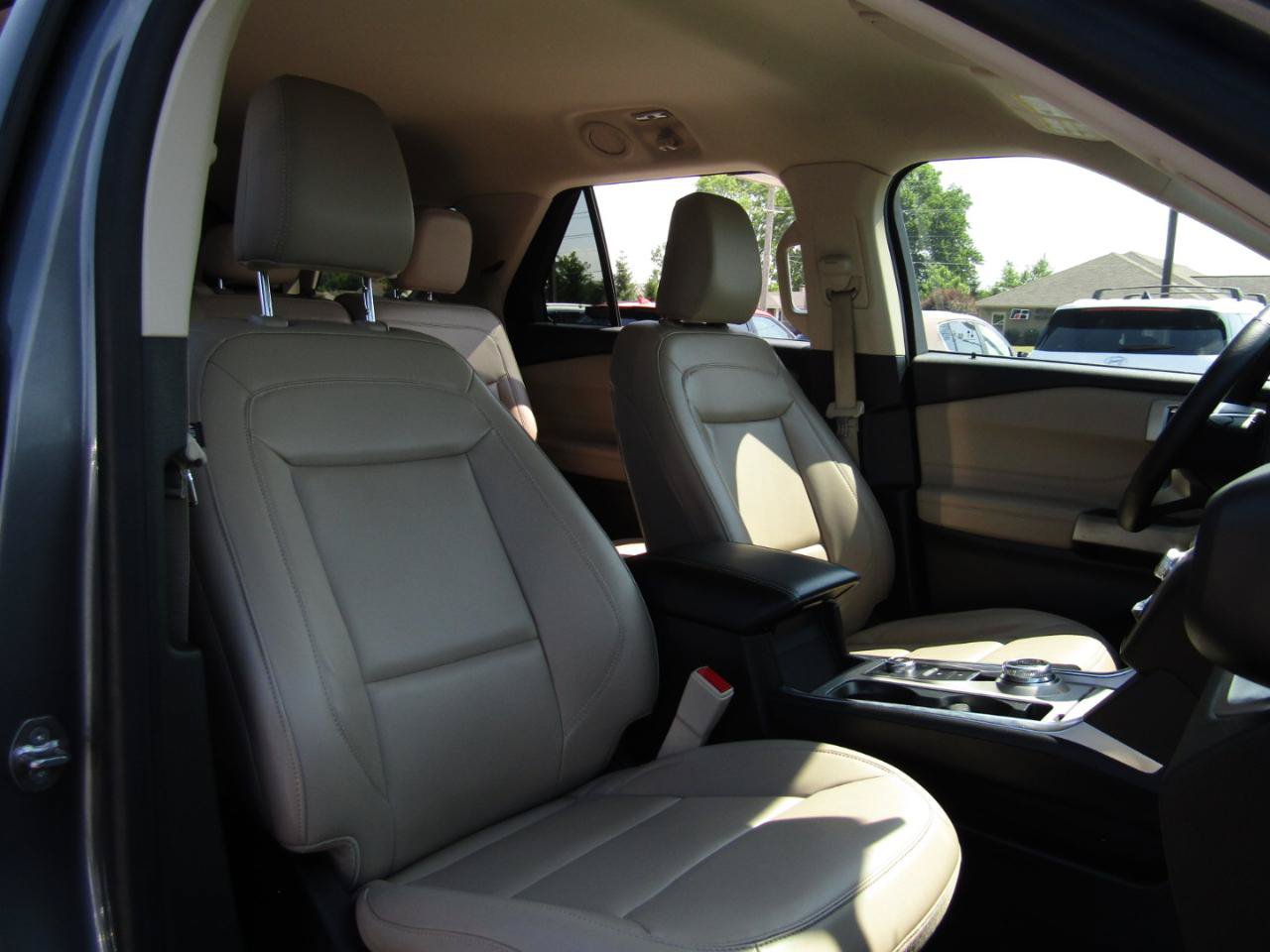 Used 2023 Ford Explorer XLT w/ Equipment Group 202A AWD/4WD image 24