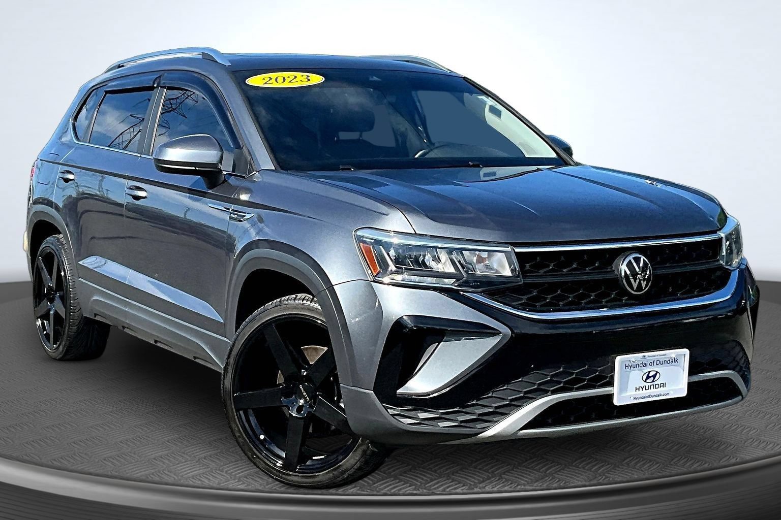 Used 2023 Volkswagen Taos SE AWD/4WD image 2