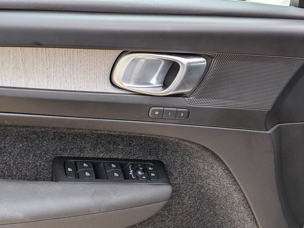 Certified 2025 Volvo XC40 B5 Plus image 10
