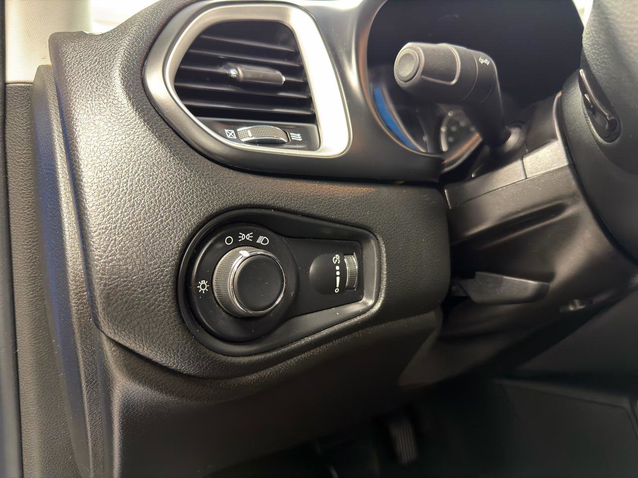Used 2020 Jeep Renegade Sport FWD image 16