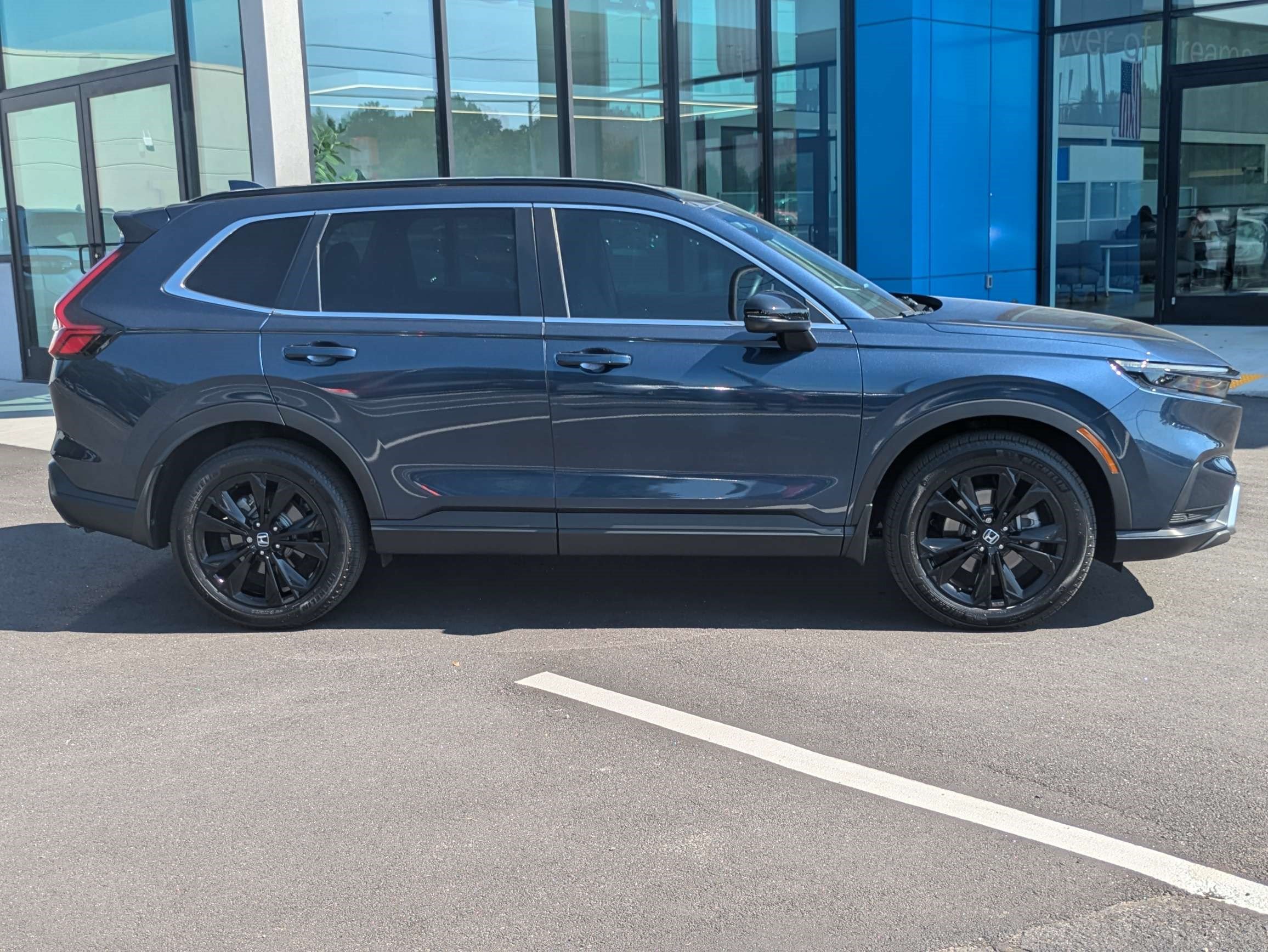 Used 2024 Honda CR-V Sport Touring image 3