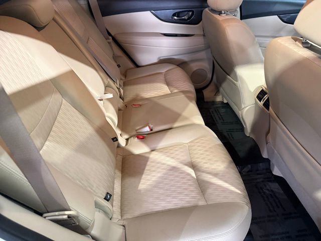 Used 2020 Nissan Rogue SV w/ Premium Package image 32