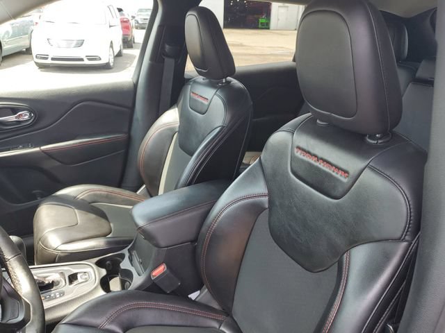 Used 2021 Jeep Cherokee Trailhawk AWD/4WD image 18