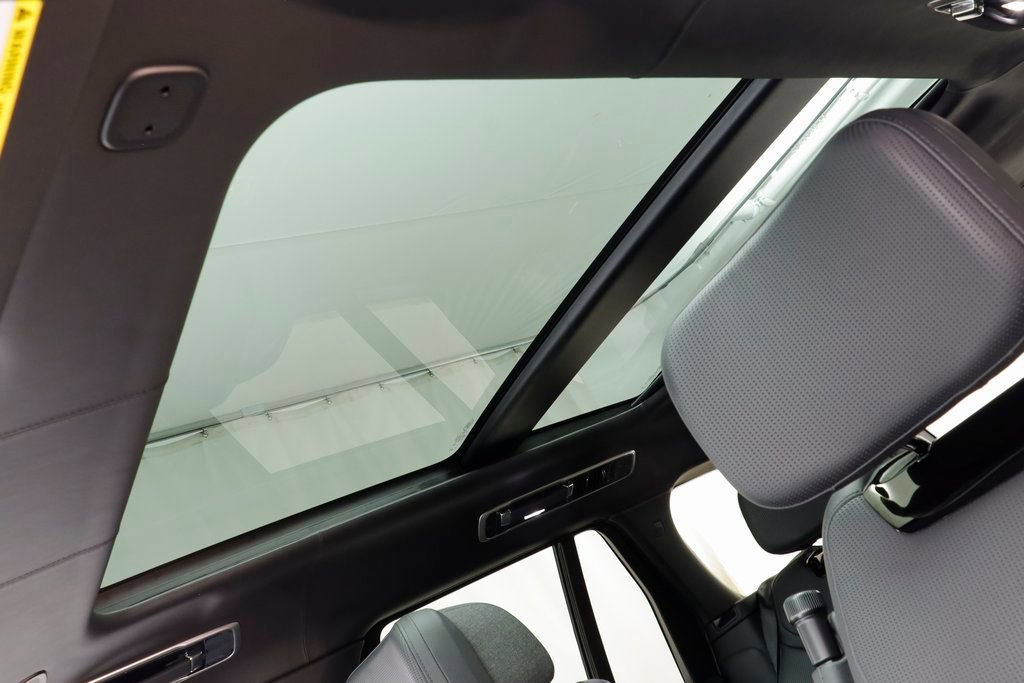 New 2025 Land Rover Range Rover SV AWD/4WD image 16