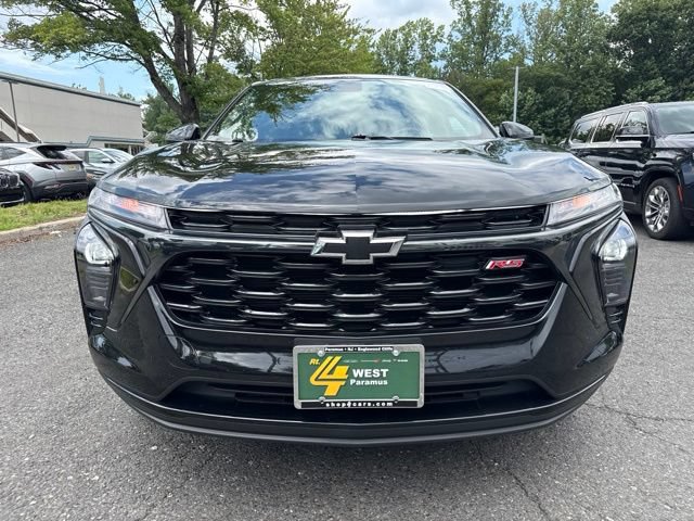 Used 2024 Chevrolet Trax RS w/ Driver Confidence Package FWD image 2